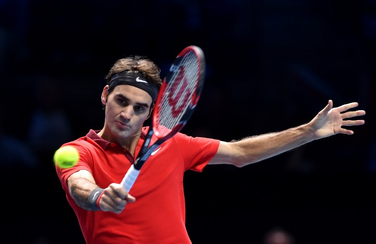 Federer humilla a Murray y Nishikori le acompaña a semifinales del Masters
