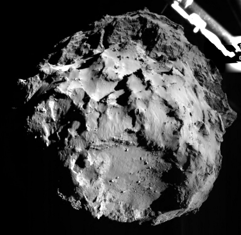 Philae rebotó en el cometa y quedó atrapado en desnivel con poca luz
