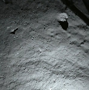 Foto tomada por el sistema ROLIS (Rosetta Lander Imaging System) muestra la superficie del cometa 67P/Churyumov-Gerasimenko durante el descenso del robot Philae a una altura de 40m."AFP PHOTO / ESA/ROSETTA/PHILAE/ROLIS/DLR"