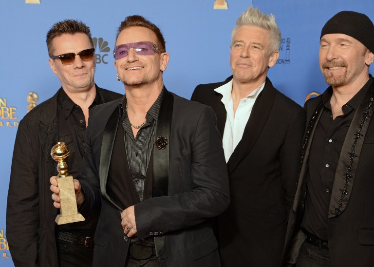 Líder de U2, Bono, pasa por cinco horas de cirugía tras accidente de bicicleta