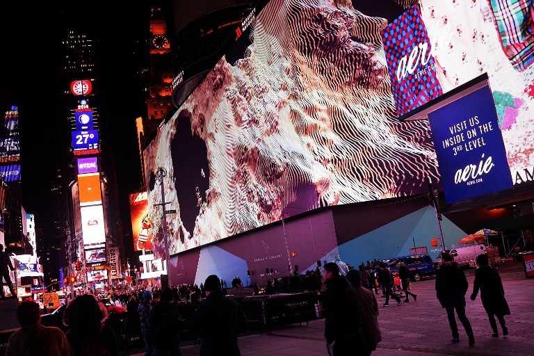 Times Square en Nueva York exhibe la pantalla más grande del mundo