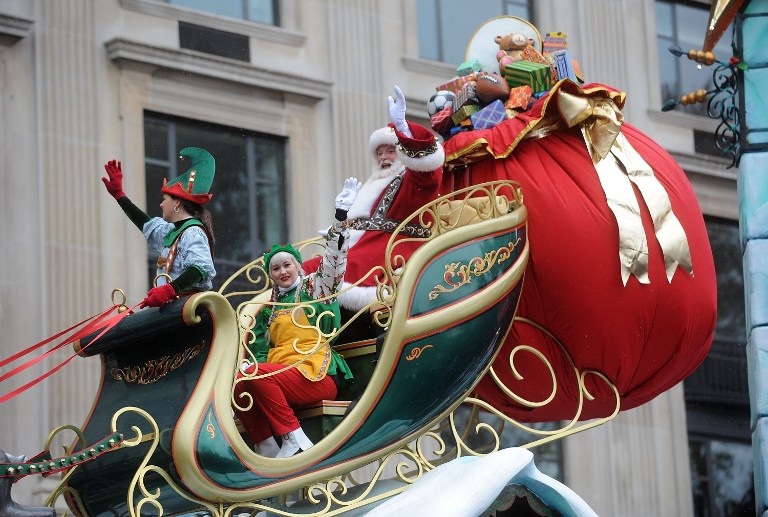 ‘Santa Claus’ participa en el desfile