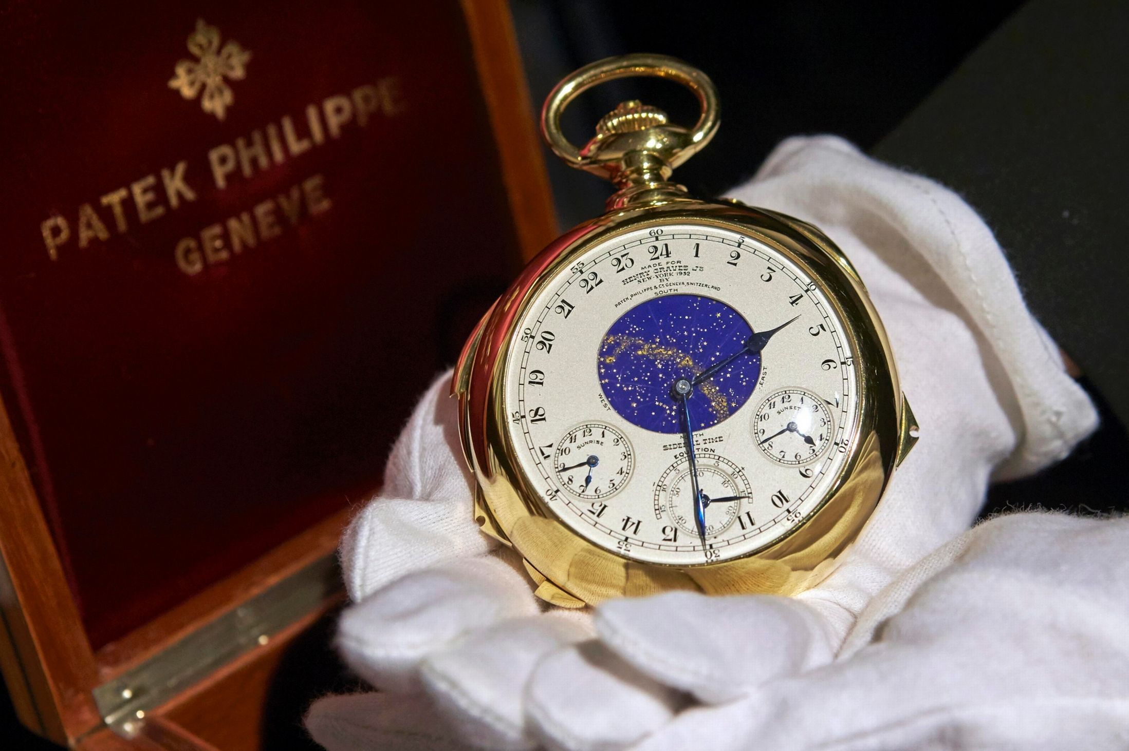 Récord histórico de US$21,3 millones en subasta de un reloj