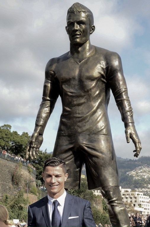 Cristiano Ronaldo inaugura una estatua suya en su ciudad natal