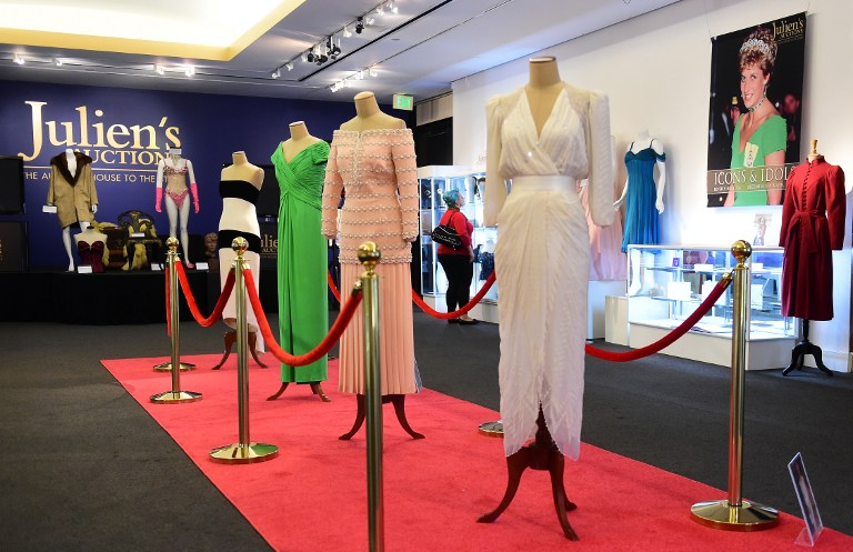 Vestidos de princesa Diana fueron vendidos en subasta en EEUU