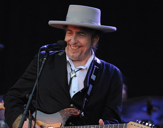 Bob Dylan canta clásicos de Frank Sinatra en su nuevo álbum