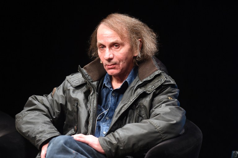 Escritor Houellebecq defiende derecho a escribir libro “islamófobo”