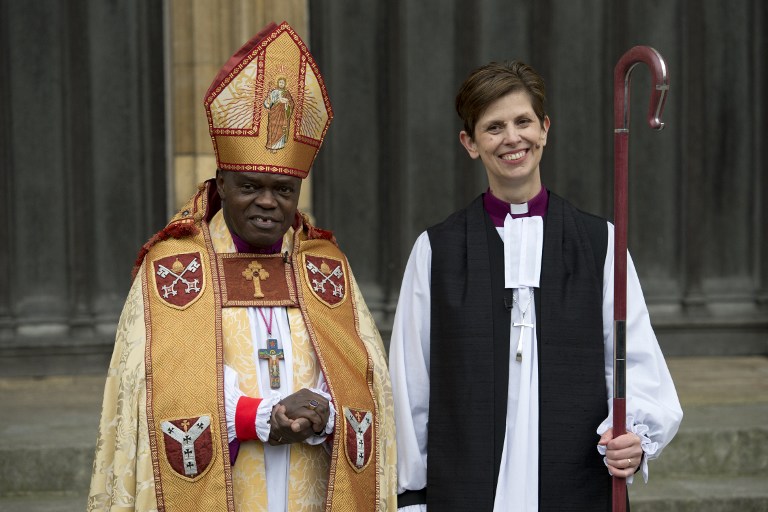 Ordenan a la primera obispa de la Iglesia de Inglaterra