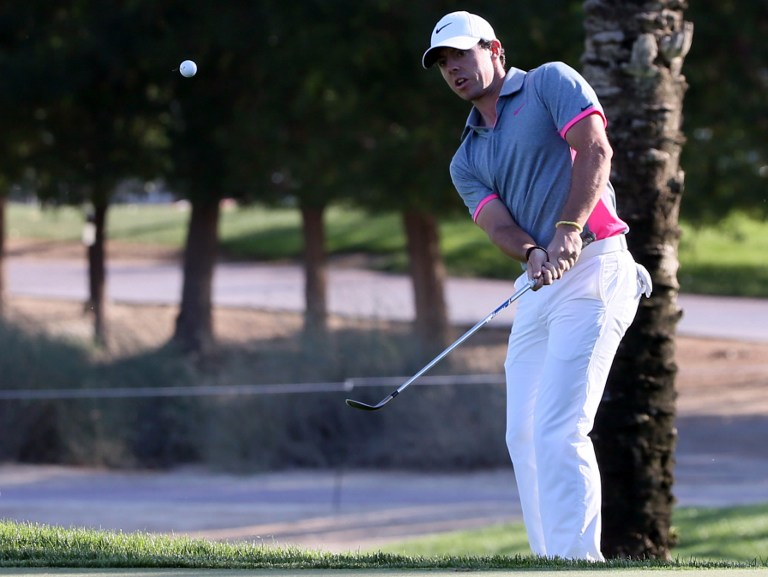 Rory McIlroy lidera el Abierto de Dubai tras tercer recorrido