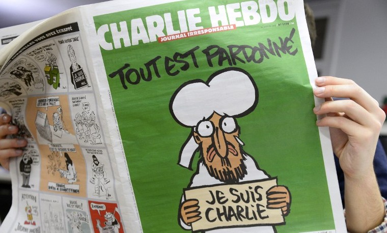 “Charlie Hebdo” reactiva su página web