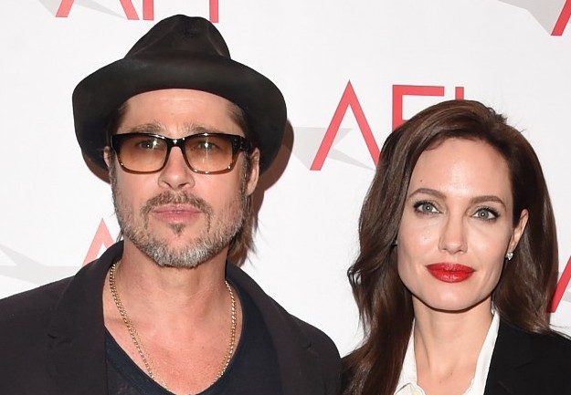 Brad Pitt y Angelina Jolie asistiendo a la ceremonia de premiación AFI