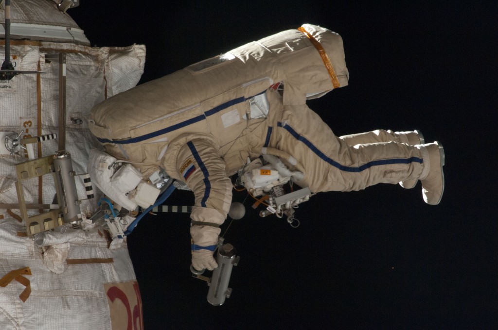 ISS-35_EVA_10_Roman_Romanenko