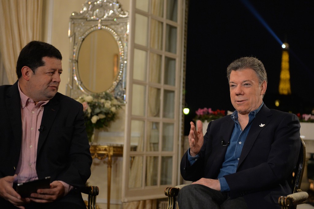 El Presidente Juan Manuel Santos participó, este lunes desde París, en el programa de televisión ‘Agenda Colombia’.