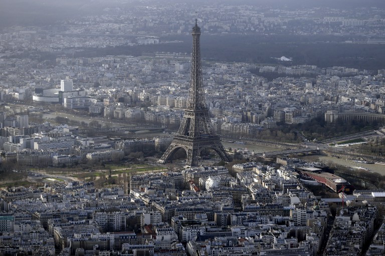 Nuevos drones sobrevolaron París