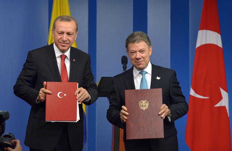 Presidente de Colombia recibe a su homólogo de Turquía en visita oficial