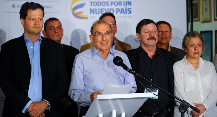 Gobierno colombiano y FARC acuerdan limpiar minas, un “paso gigante hacia la paz”