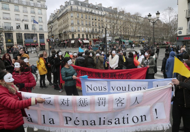 Prostitutas marchan en París contra la penalización de la prostitución