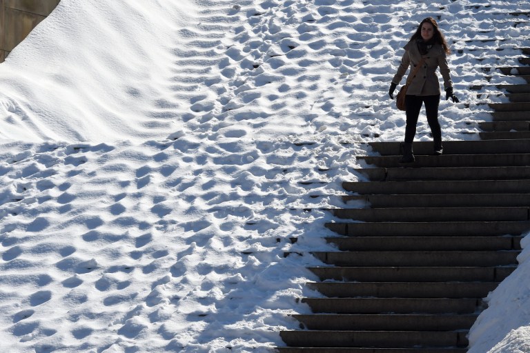 Miles de vuelos anulados por nueva tormenta de nieve en EEUU