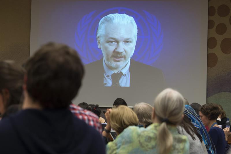 Julian Assange en conferencia sobre la persecución en Occidente