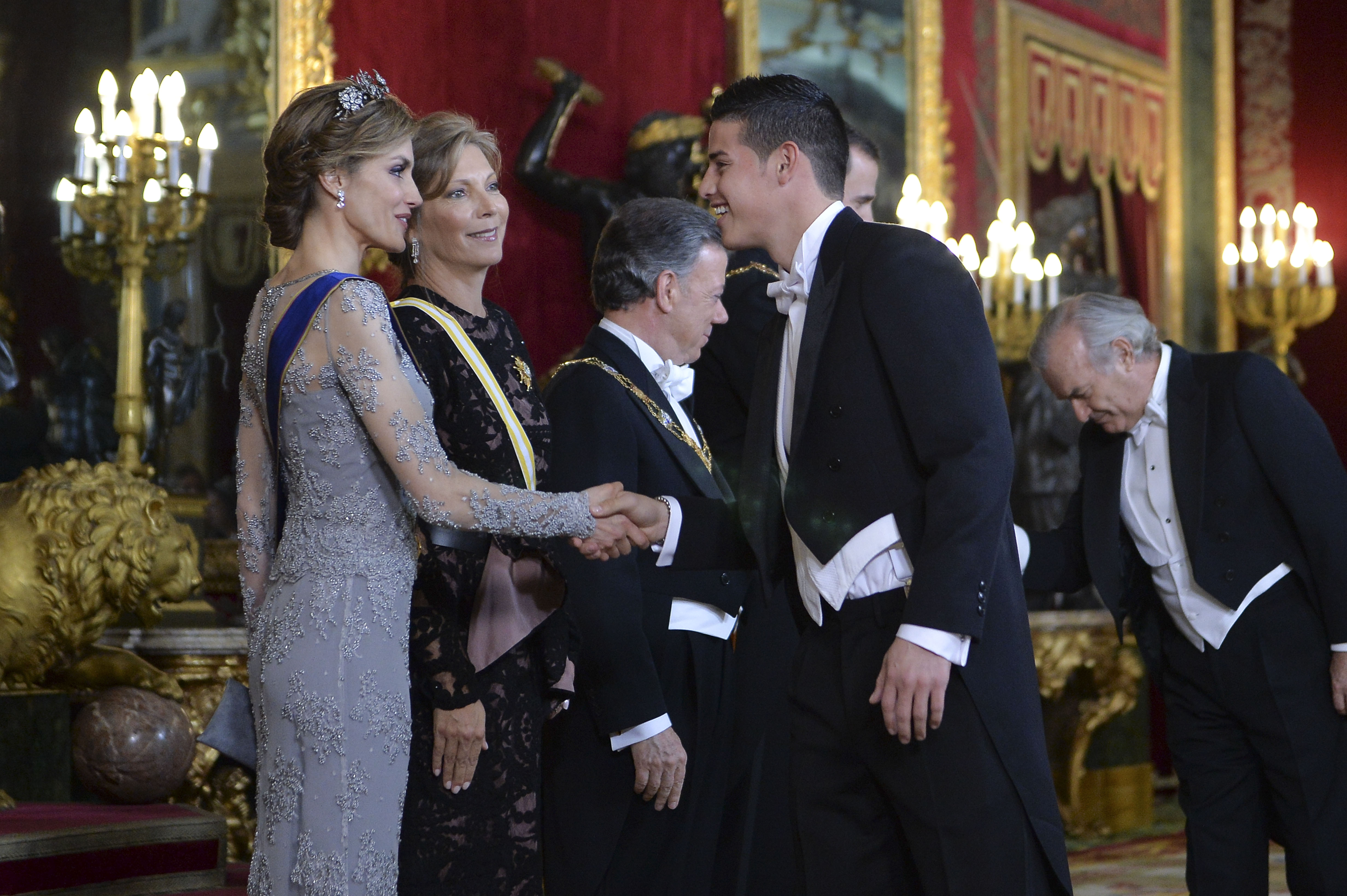 James Rodríguez saluda a los Reyes de España
