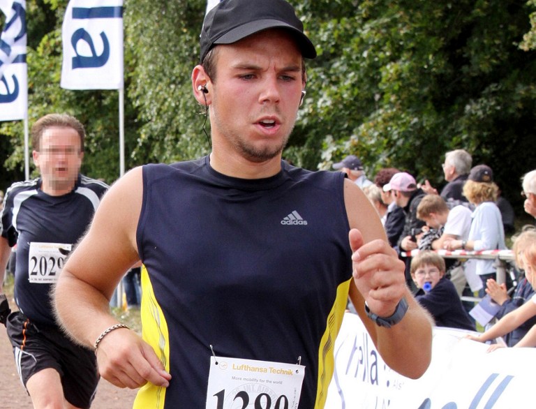 Copiloto de Germanwings buscó en internet datos sobre suicidio y puertas de cabina