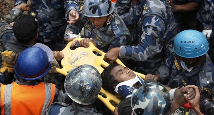 Dos personas rescatadas vivas en Nepal cinco días después del sismo