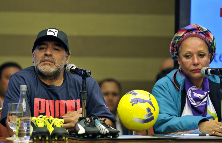 “Van Gaal no es un simpaticón”, dice Maradona en Colombia por su trato con Falcao