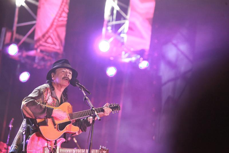 Premios Billboard latinos homenajearán a Roberto Carlos y Carlos Santana