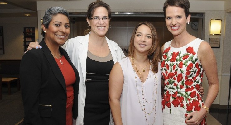 “Rayo de Esperanza”, nuevo libro guía a latinas en su lucha contra cáncer de mama