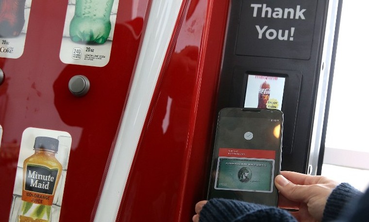 Google presenta sistema de pago móvil “Android Pay”, competencia para Apple