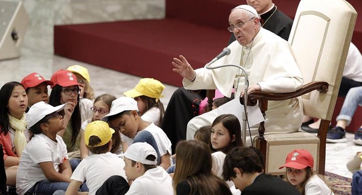 Los niños “entrevistaron” al papa Francisco sobre la paz en el Vaticano