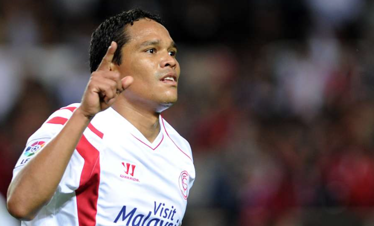 El jugador colombiano Bacca, consolidado en el Sevilla que sueña con Chile