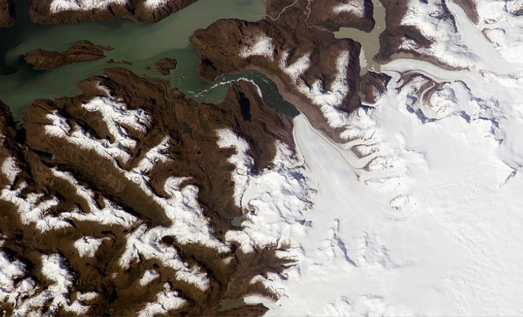 Inusual desprendimiento de glaciar en la Patagonia chilena