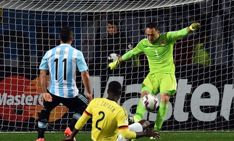 Ospina sostuvo a Colombia ante Argentina con atajadas milagrosas