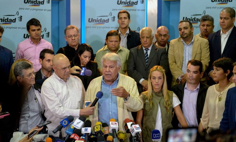 Felipe González abandona Caracas al no recibir autorización para visitar a opositor preso López