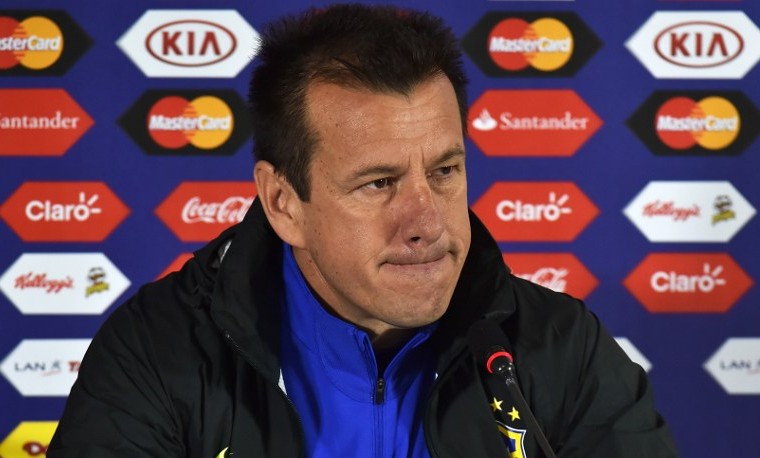 Dunga sin cambios ante Paraguay; Díaz con Santa Cruz y Valdez en el ataque