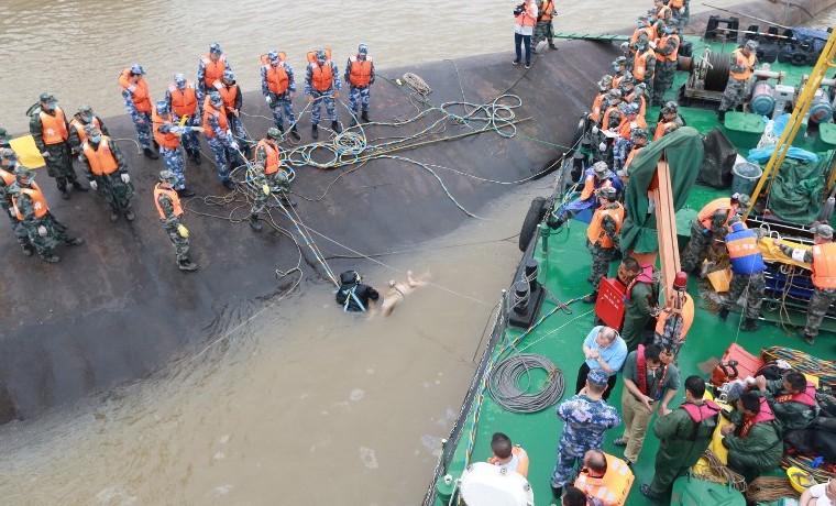 Un tornado pudo ser la causa de el naufragio del crucero en China