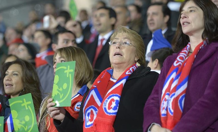 Presidenta de Chile asiste a partido de apertura Copa América 2015