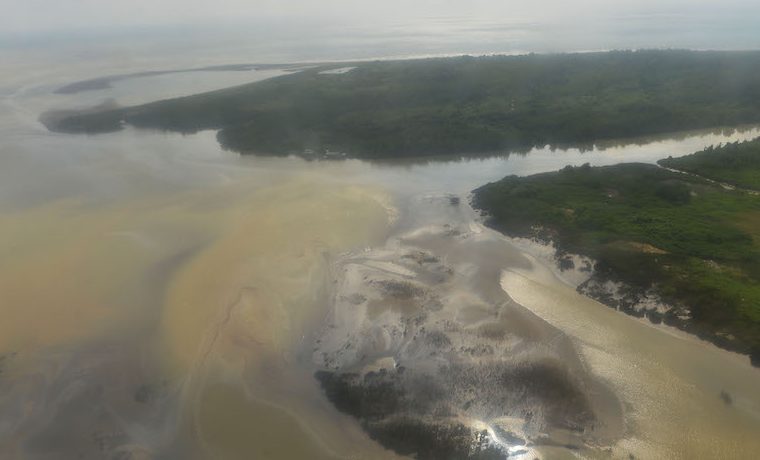 Sean coherentes, no sean cínicos’: Presidente Santos a las Farc ante daños ambientales