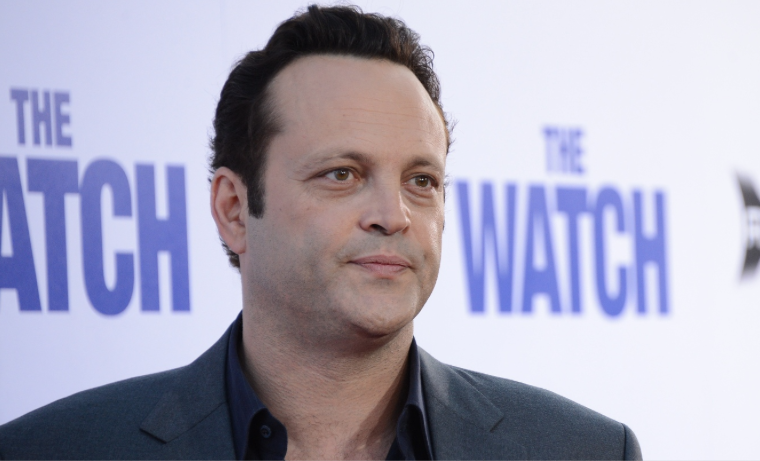 El actor estadounidense Vince Vaughn defiende el uso de armas en los colegios