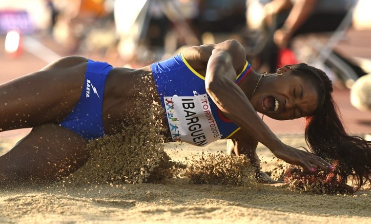 La colombiana Ibargüen inmensa, Barber vuela y Canadá lidera el atletismo de Toronto-2015