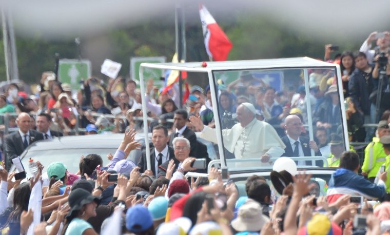 Papa pide “inclusión a todos los niveles”