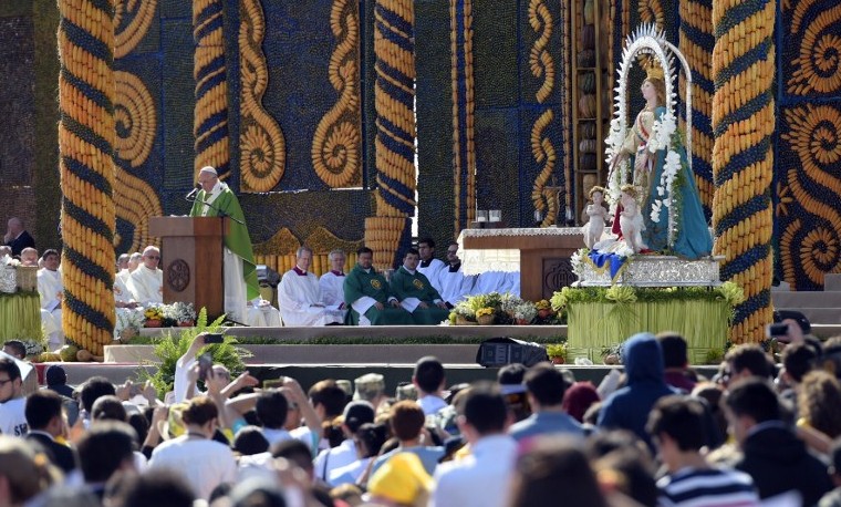 Papa celebra última misa campal antes de concluir gira sudamericana