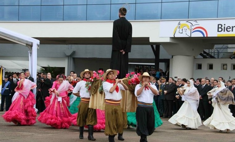 El Papa Francisco llega a Uruguay