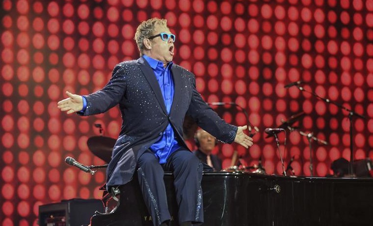 “The Bitch is Back”: Los años no pasan para Elton John