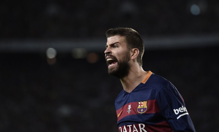 Piqué, sancionado con cuatro partidos por insultar al árbitro