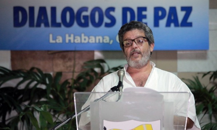 FARC ofrece a colombianos un 2016 “histórico” de paz