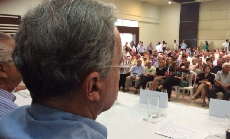 ‘Congresito’, yo creo que el país tiene prioridades: expresidente Uribe
