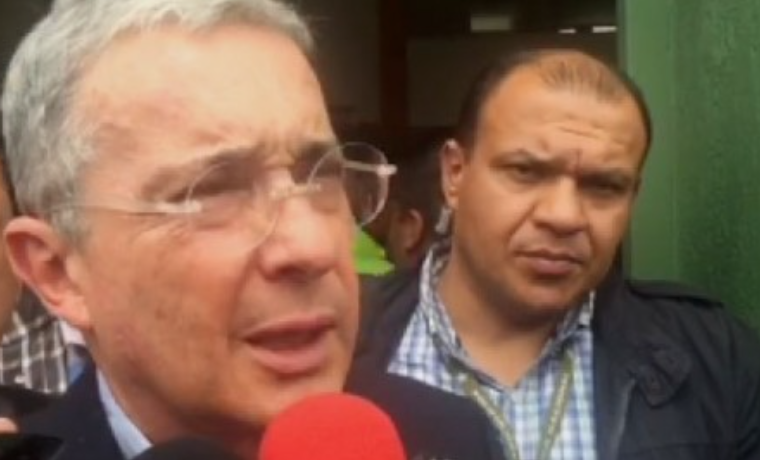 “Farc está exigiendo al Gobierno que le entregue el país”: expresidente Uribe