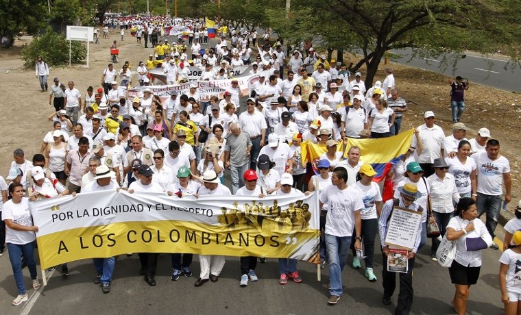 Cientos de colombianos marchan en ciudad fronteriza por crisis con Venezuela